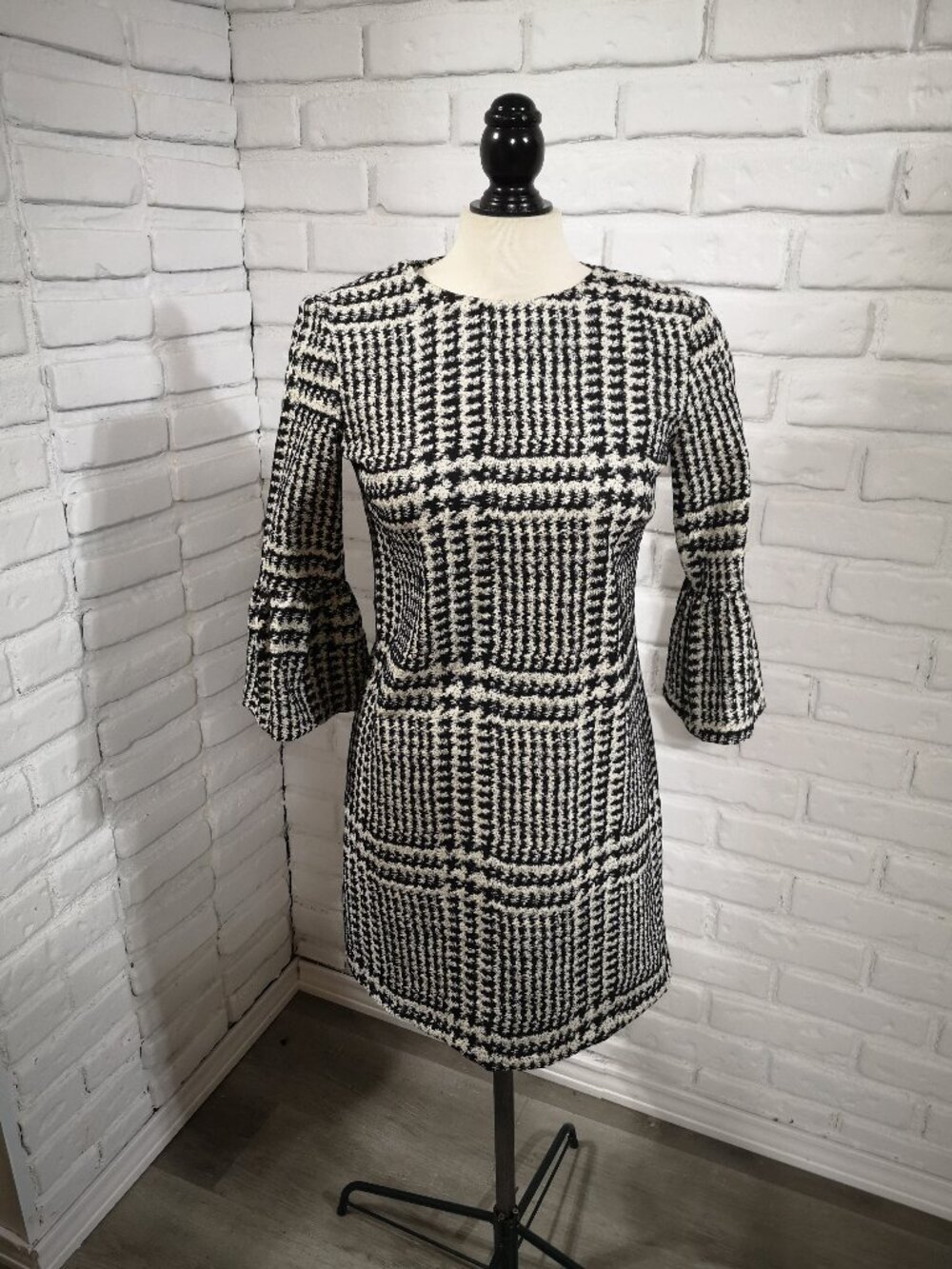 Zara Woman Ladies Size XS Black & Cream Patterned Back Zipper Shift Dress
